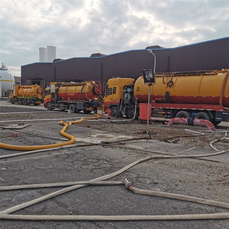 砚山污水池清理